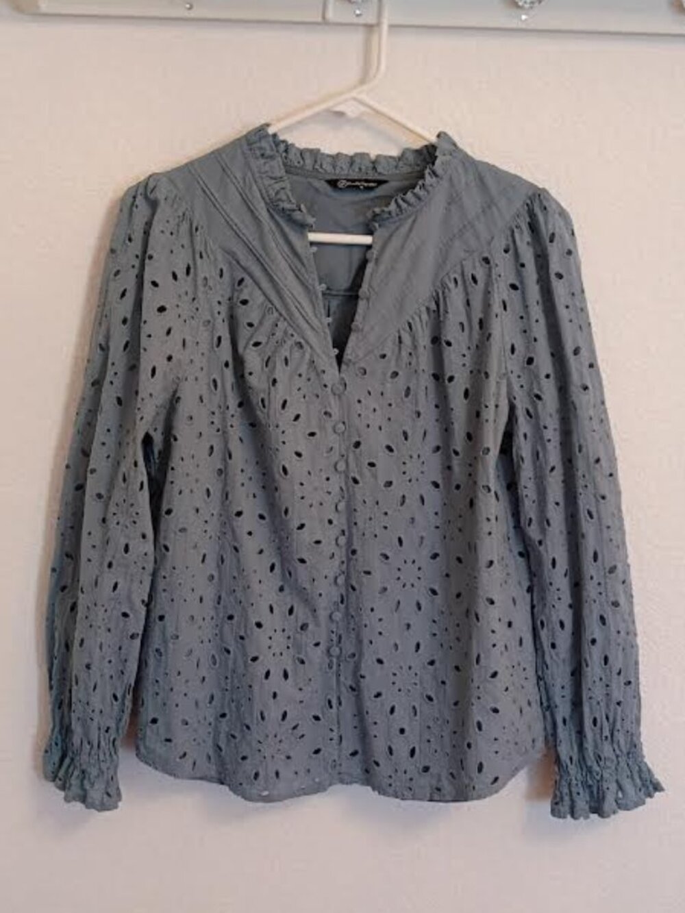 PRETTY GARDEN WOMEN'S TOP BLUE EYELET RUFFLE NECK LONG SLEEVE LINED SIZE MEDIUM
